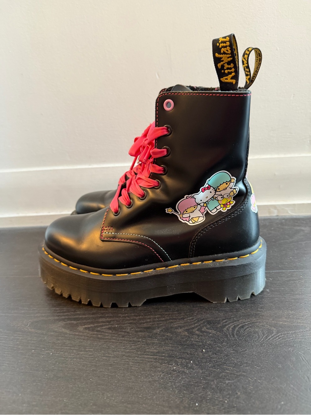 Dr. Martens x Hello Kitty and Friends boots - Picture 3 of 8
